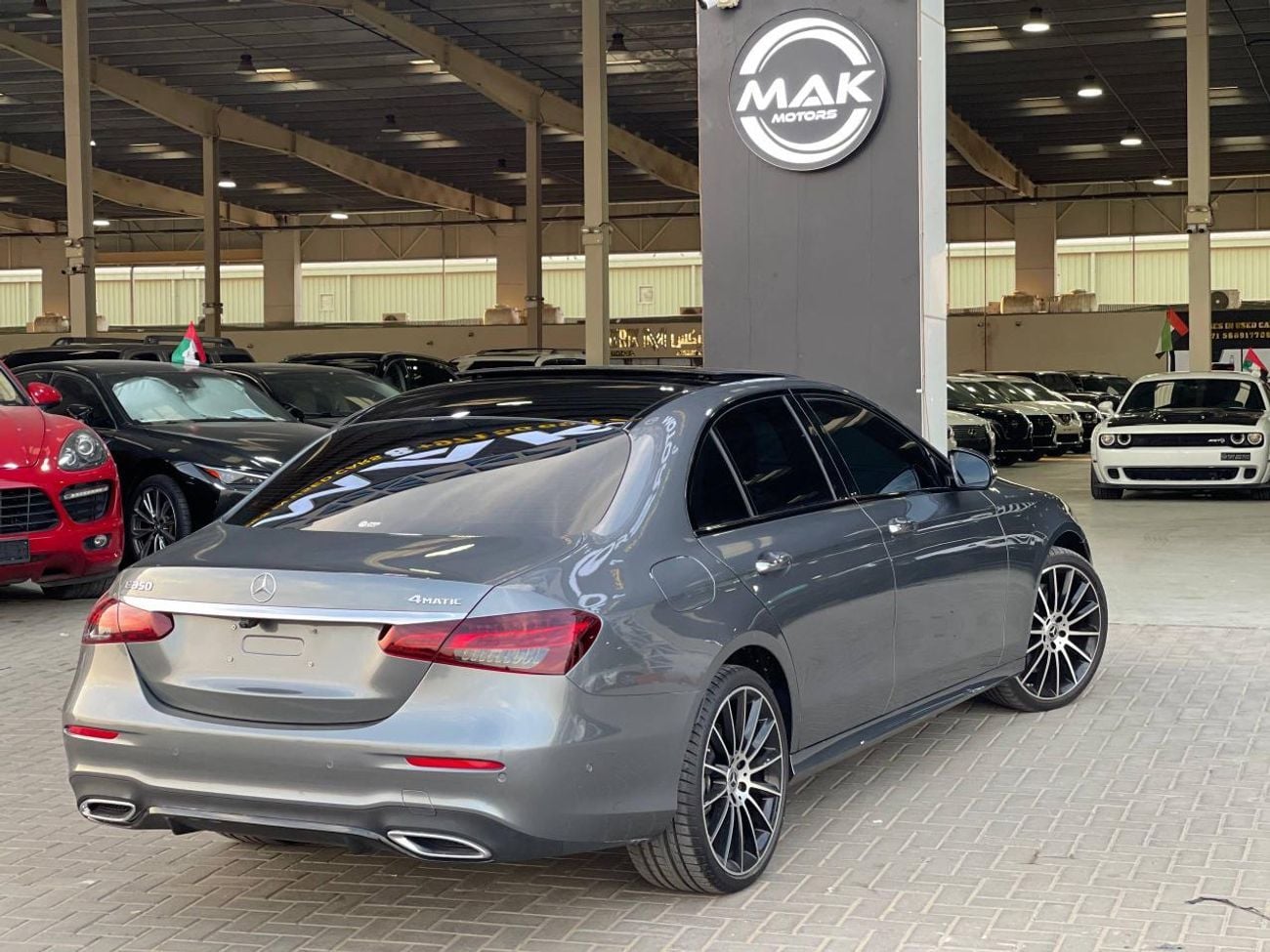 مرسيدس بنز E 350 عداد كيلومترات منخفض / كاميرا 360 درجة / رادار / شاشة عرض كاملة للوحة القيادة / نظام كشف النقطة العم