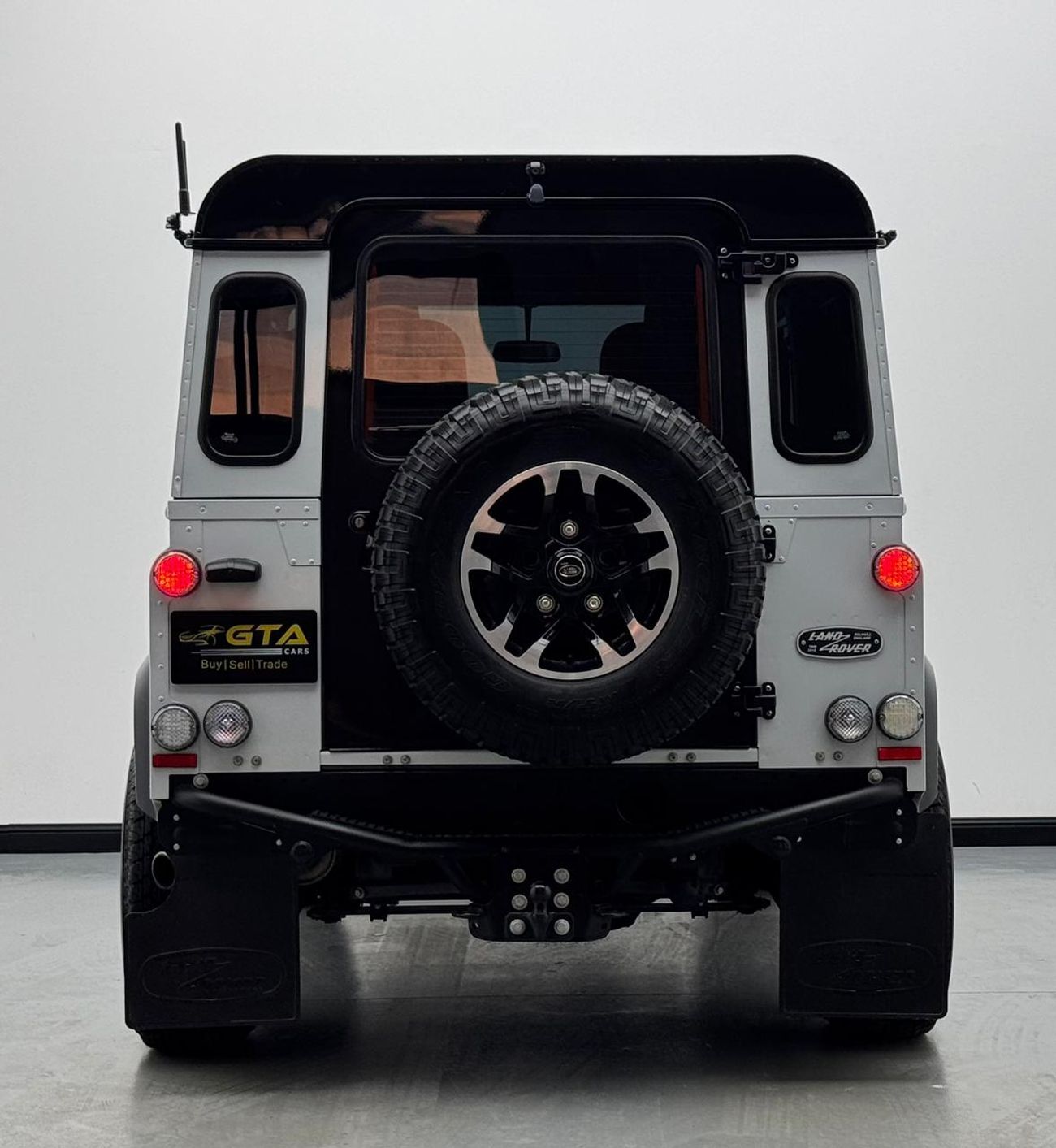 لاند روفر ديفندر 2016 Land Rover Defender 90, Full Land Rover Service History, Excellent Condition, Manual, GCC