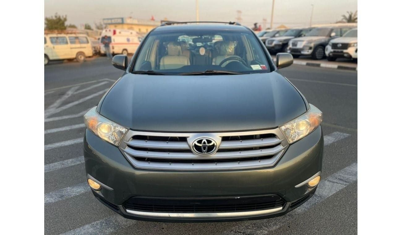 تويوتا هايلاندر 2013 Toyota Highlander MidOption+ 3.5L V6 - AWD 4x4 - Electric Seats - 7 Seater With Rear CAM - 90,0