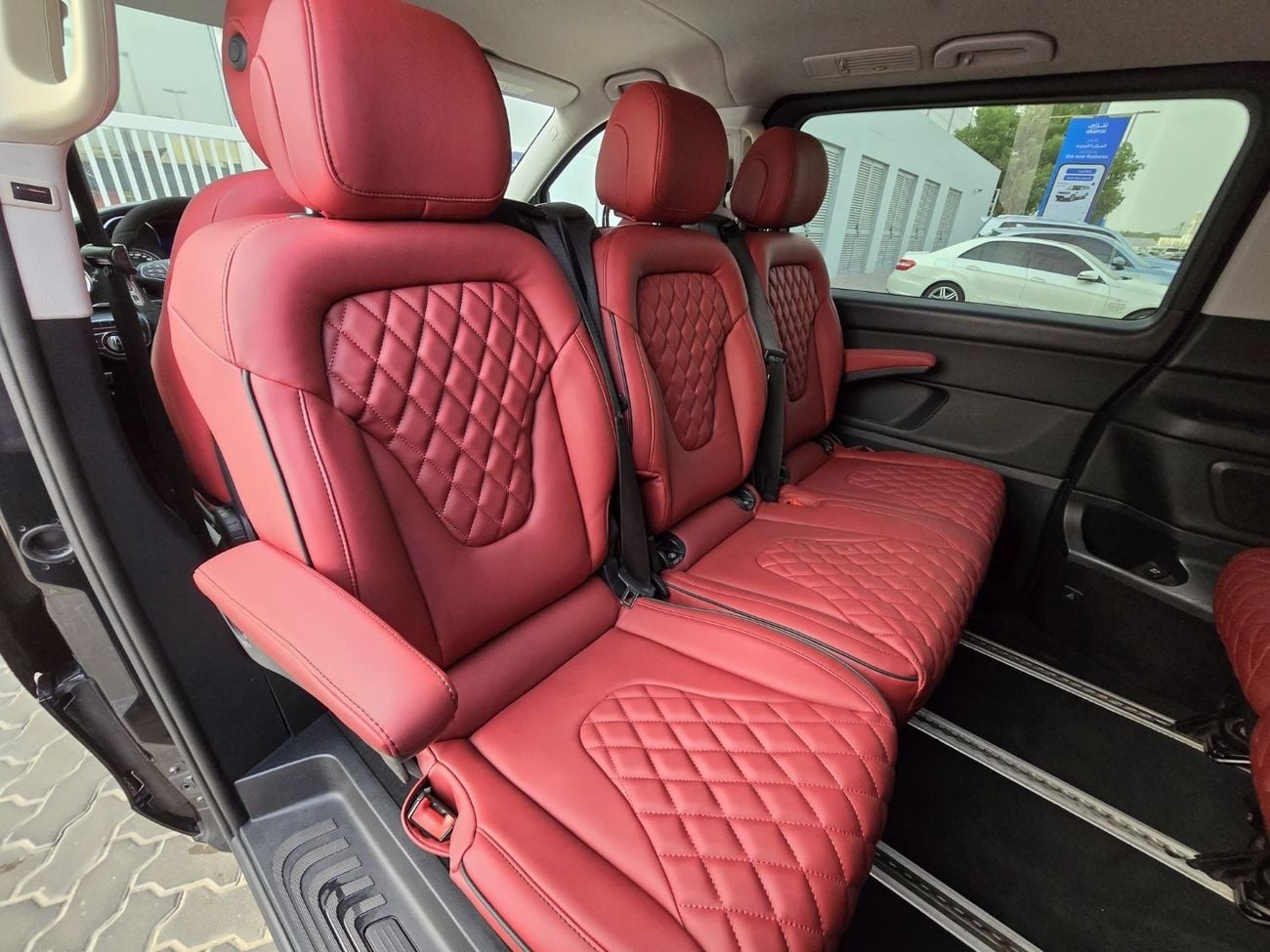 Mercedes Benz V 250 Avantgarde MERCEDES V-250 2016 GCC BODY KIT MAYBACH // PERFECT CONDITION