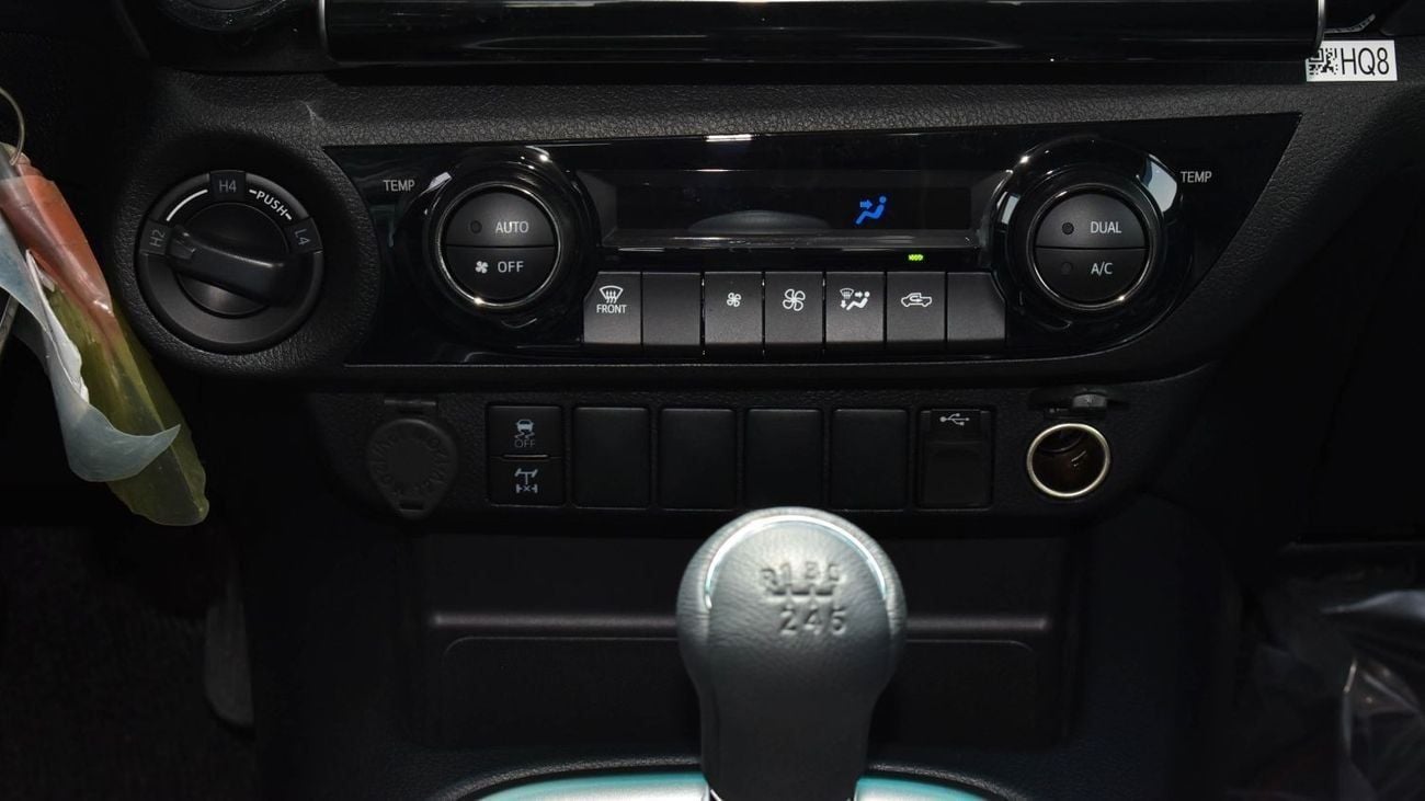 تويوتا هيلوكس GLS DIESEL ECTAGR003 – 2026 Toyota Hilux Double Cab High Options - 2.4L Diesel Manual 4wd – White w Black