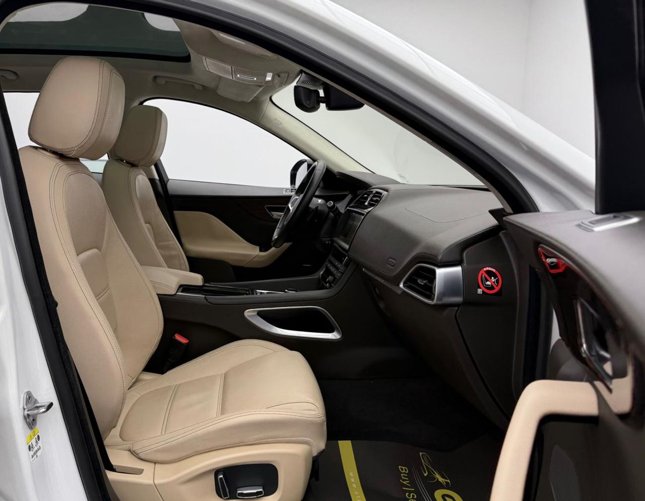 جاكوار F بيس 2019 Jaguar F-Pace 25T, Warranty, Full Jaguar Service History, Excellent Condition, GCC