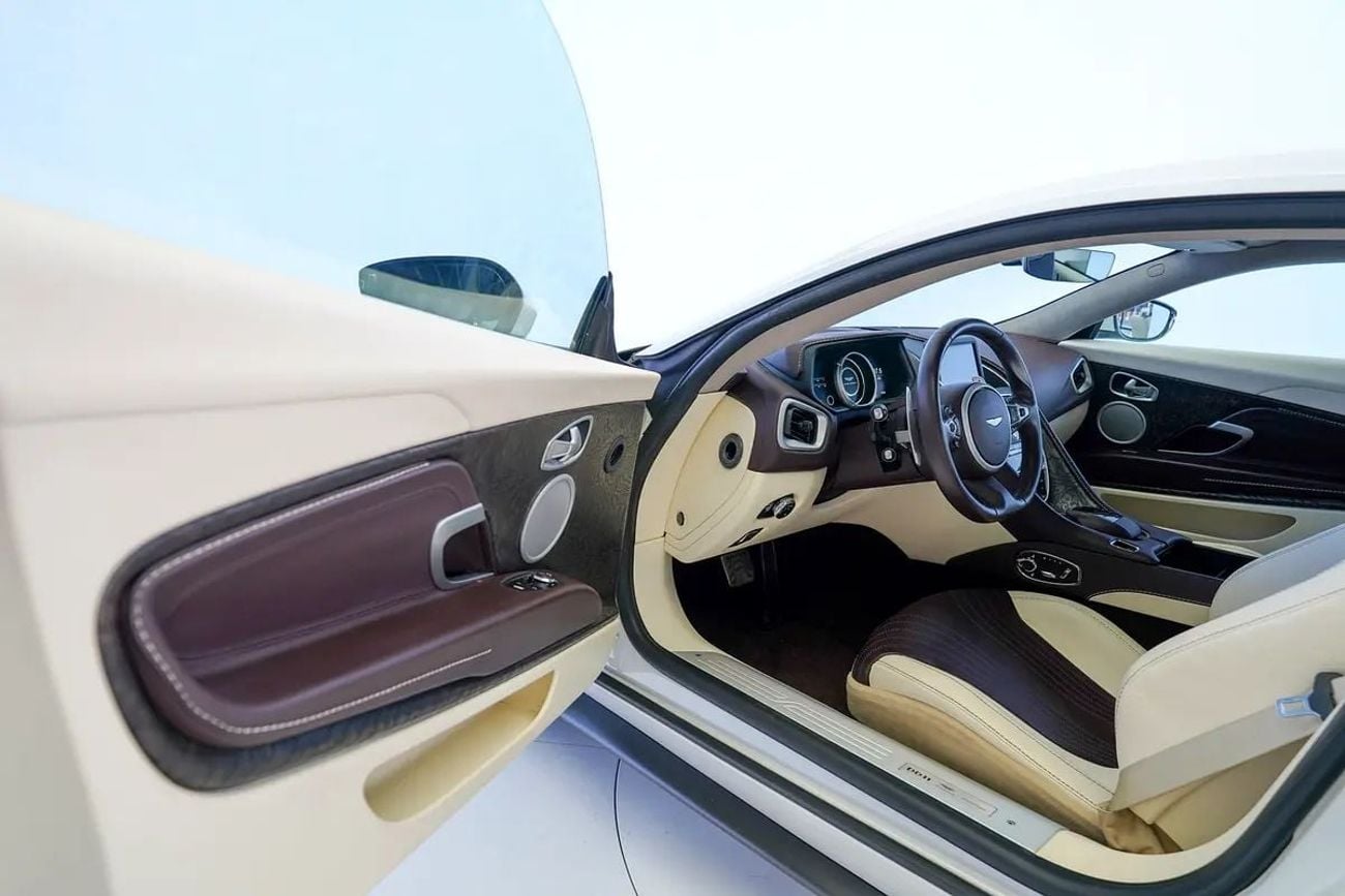Aston Martin DB11 AMR Std 5.2L