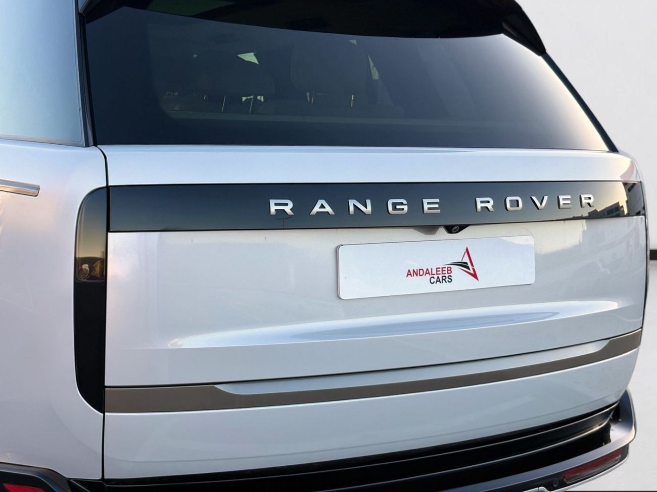 Land Rover Range Rover HSE P530 AED 8,400 P.M | 0% DOWN PAYMENT | RANGE ROVER VOGUE SE P530 | 4.4L TWIN-TURBO V8 – 523 HP |
