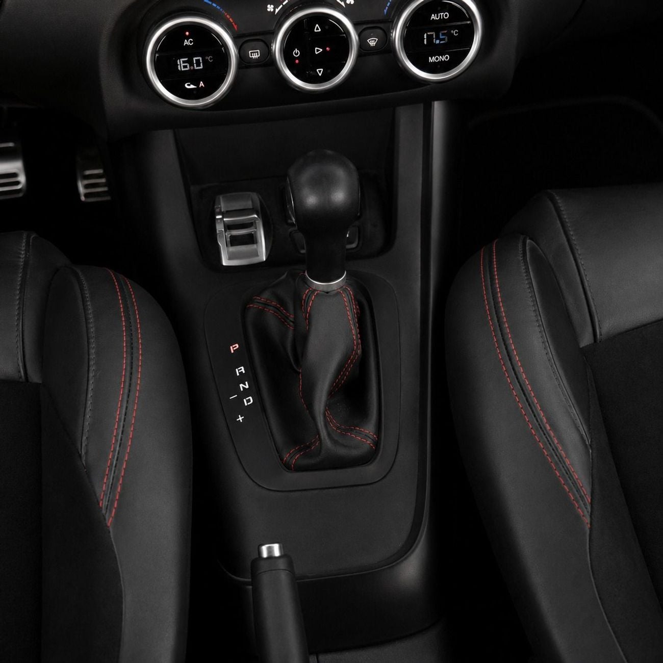 ألفا روميو جوليتا Veloce AED 669 P.M • 0% Downpayment •  Alfa Romeo Giulietta Veloce • 1 Year Warranty