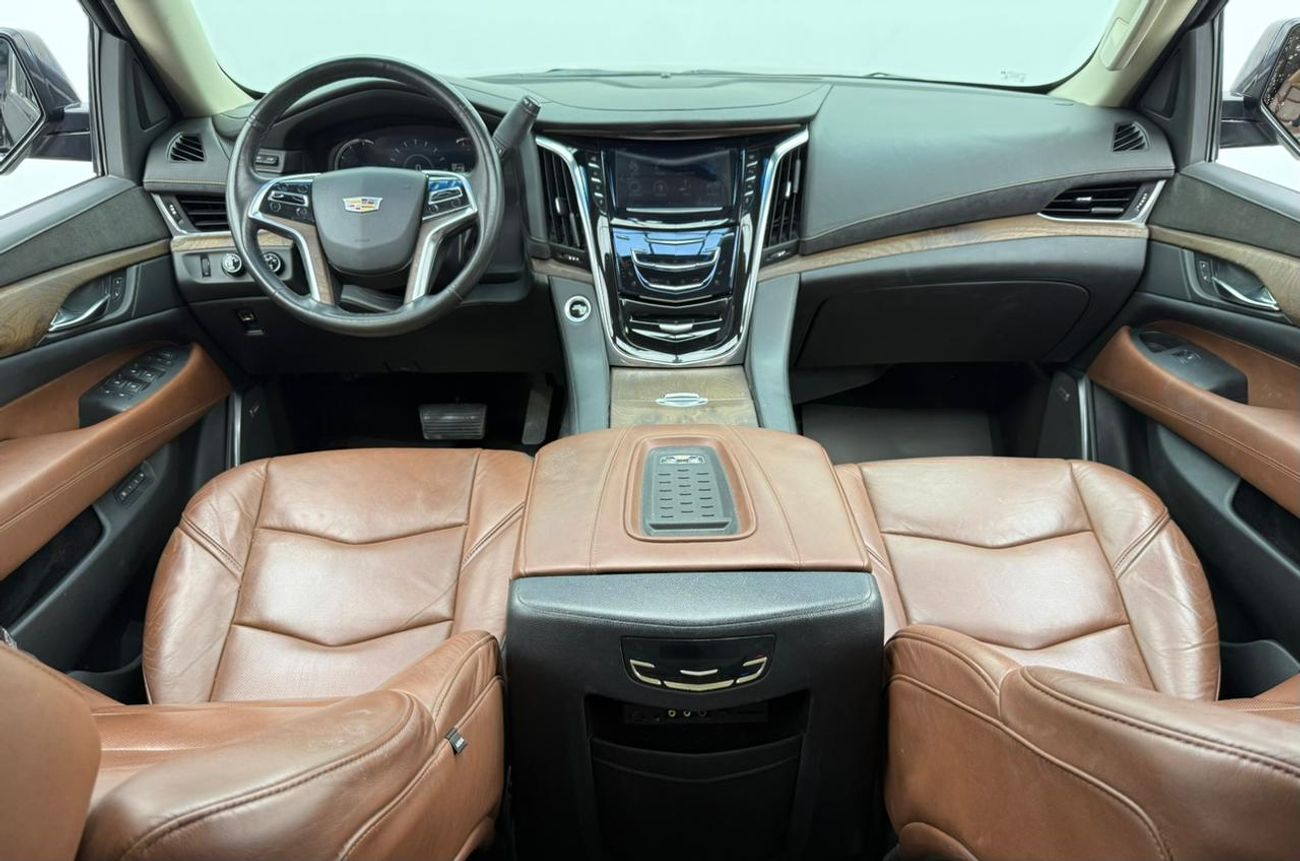 Cadillac Escalade 2016 Cadillac Escalade Premium Luxury, Full Service History, 8 Seater, Excellent Condition, GCC