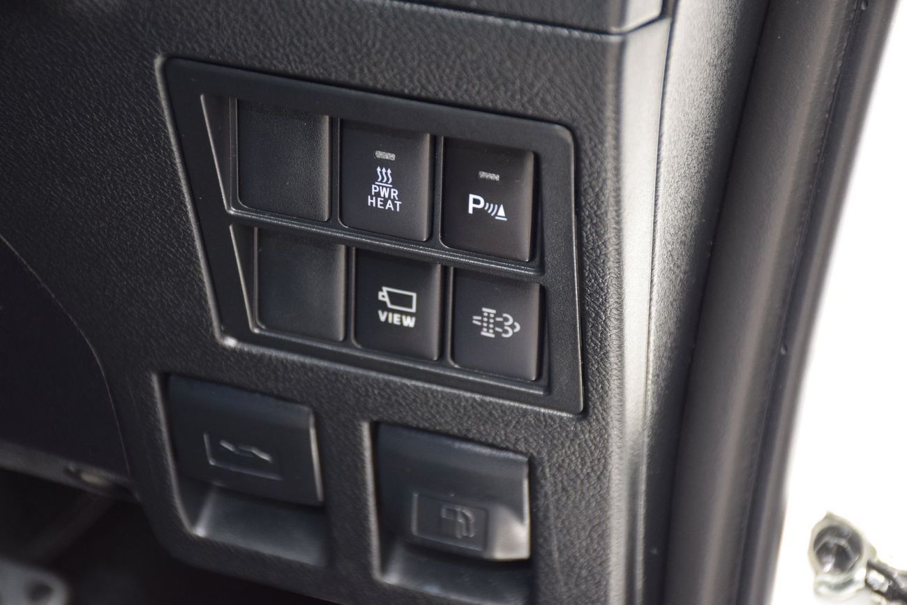 Toyota Hilux GR Sport 2.8L GR Sport 2.4L