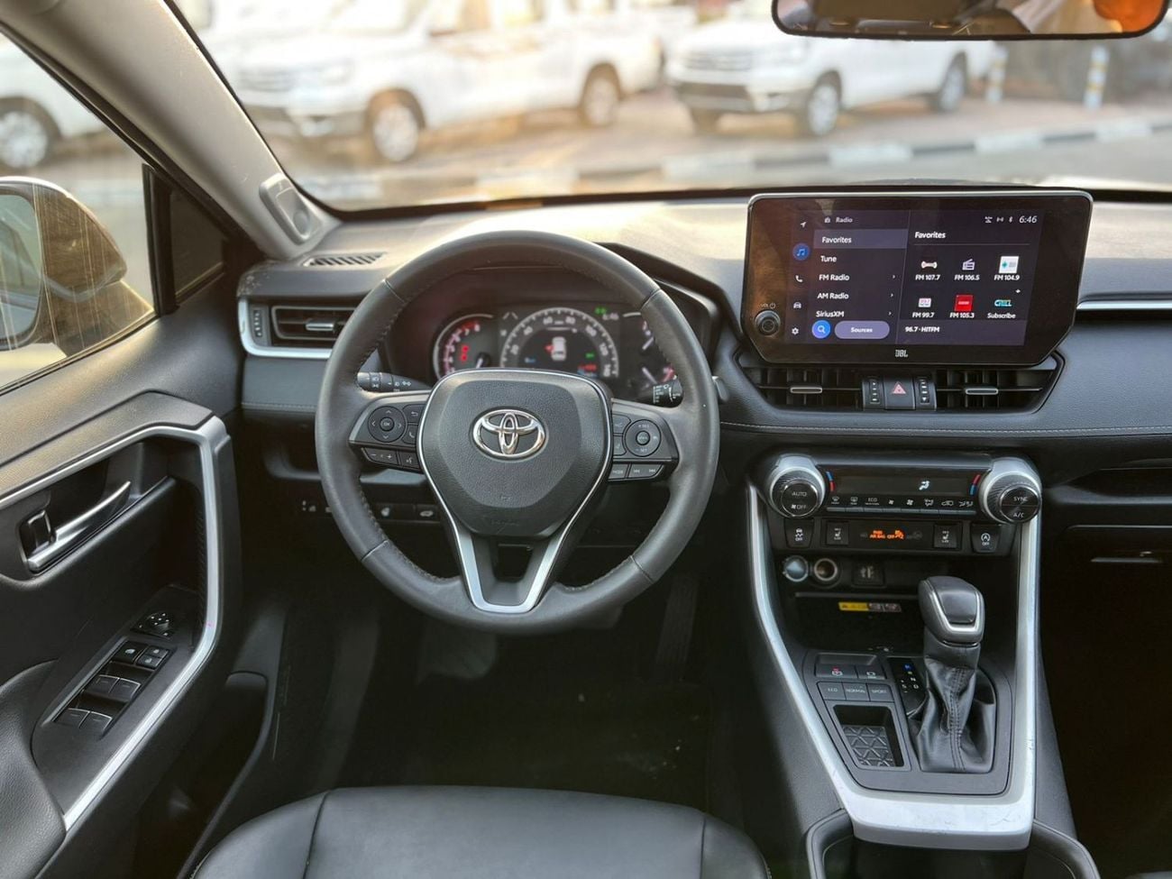 تويوتا راف ٤ XLE 2023 Toyota RAV4 Full Option - 2.5 V4 - Big Screen & Radar Sensor - Trunk Auto Push Star