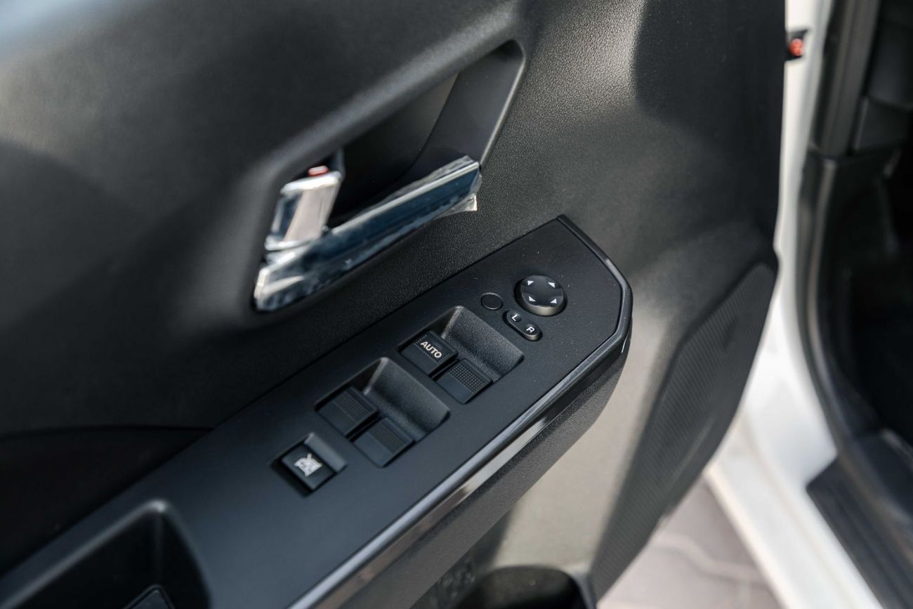 جريت وول وينغل 2026 Greatwall Wingle 5 4X2 Luxury 2.0L - Manual - Titanium White Inside Black | Export Price