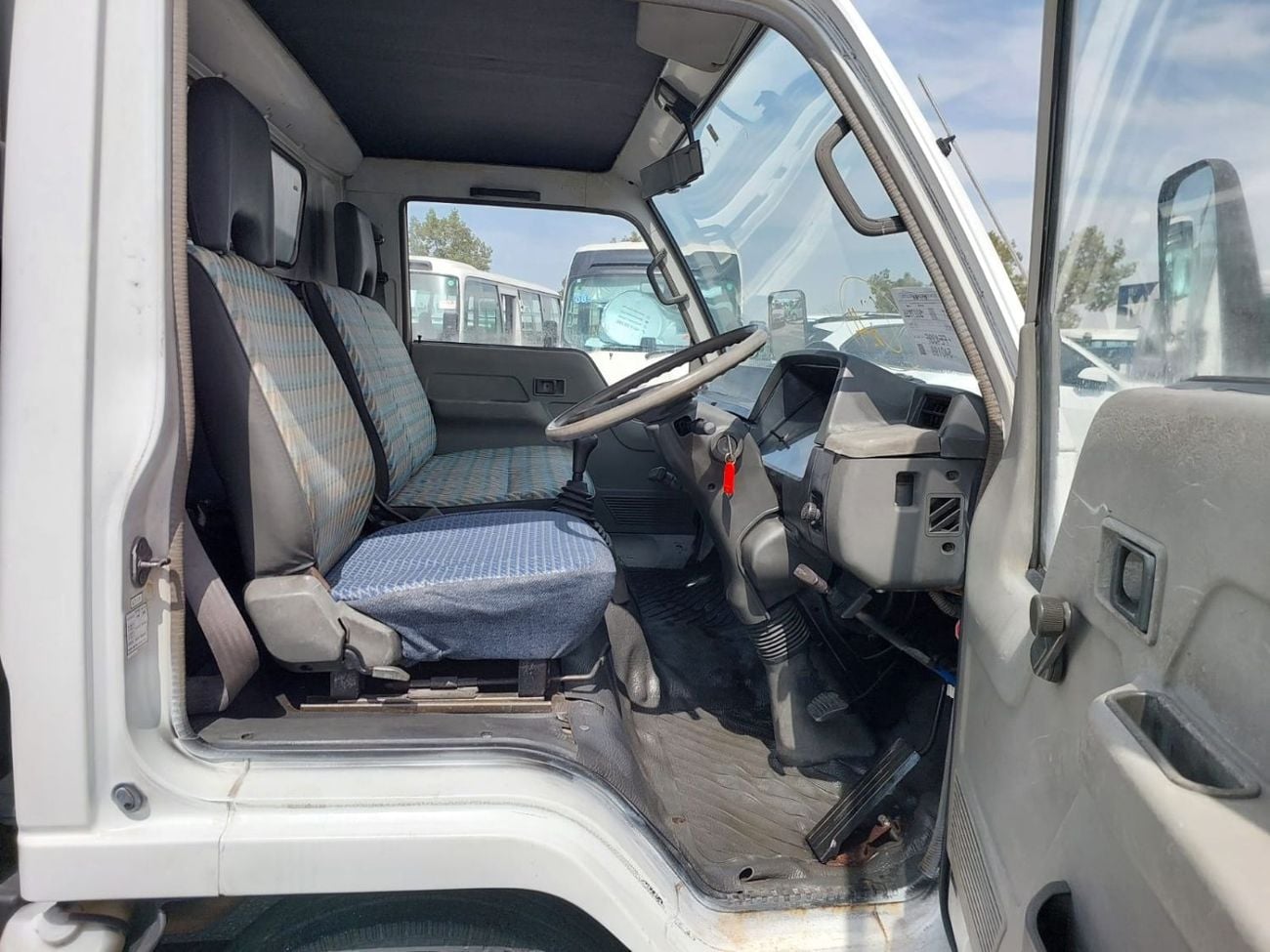 Mitsubishi Fuso Canter (RAMADAN OFFER) MITSUBISHI CANTER TRUCK RHD 1990 MODEL 3.9 L DIESEL MANUAL(PM40199)