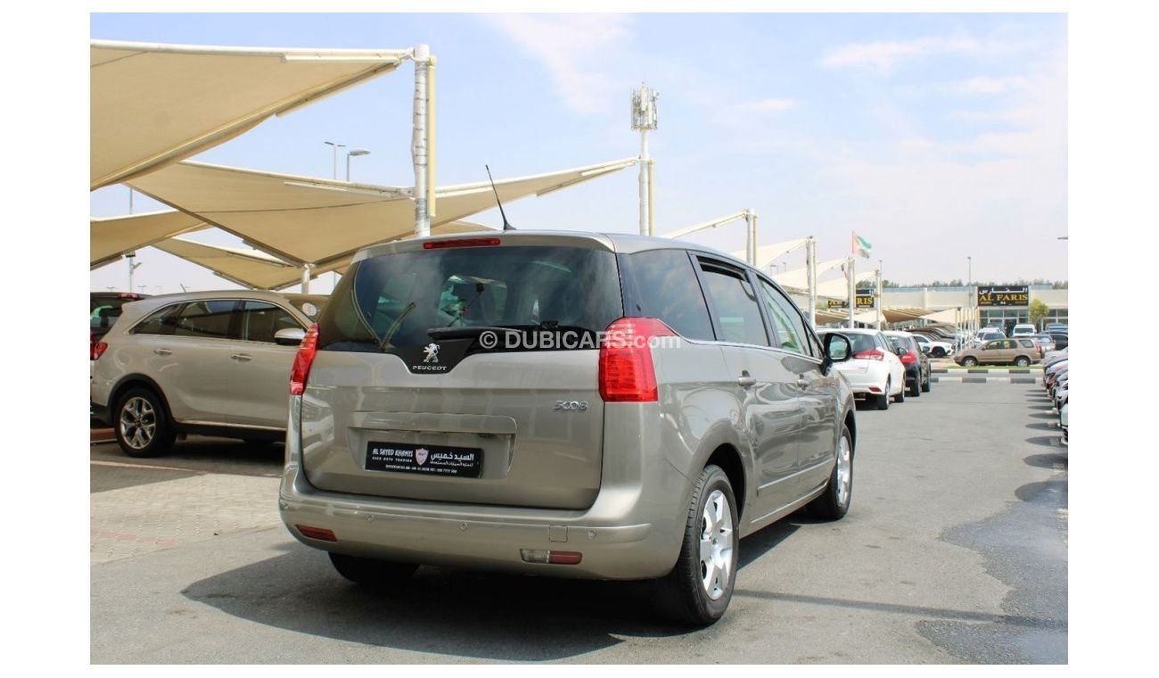 Peugeot 5008 Premium ACCIDENTS FREE - GCC- ORIGINAL PAINT - ENGINE 1600 CC - FULL OPTION - PERFECT CONDITION INSI