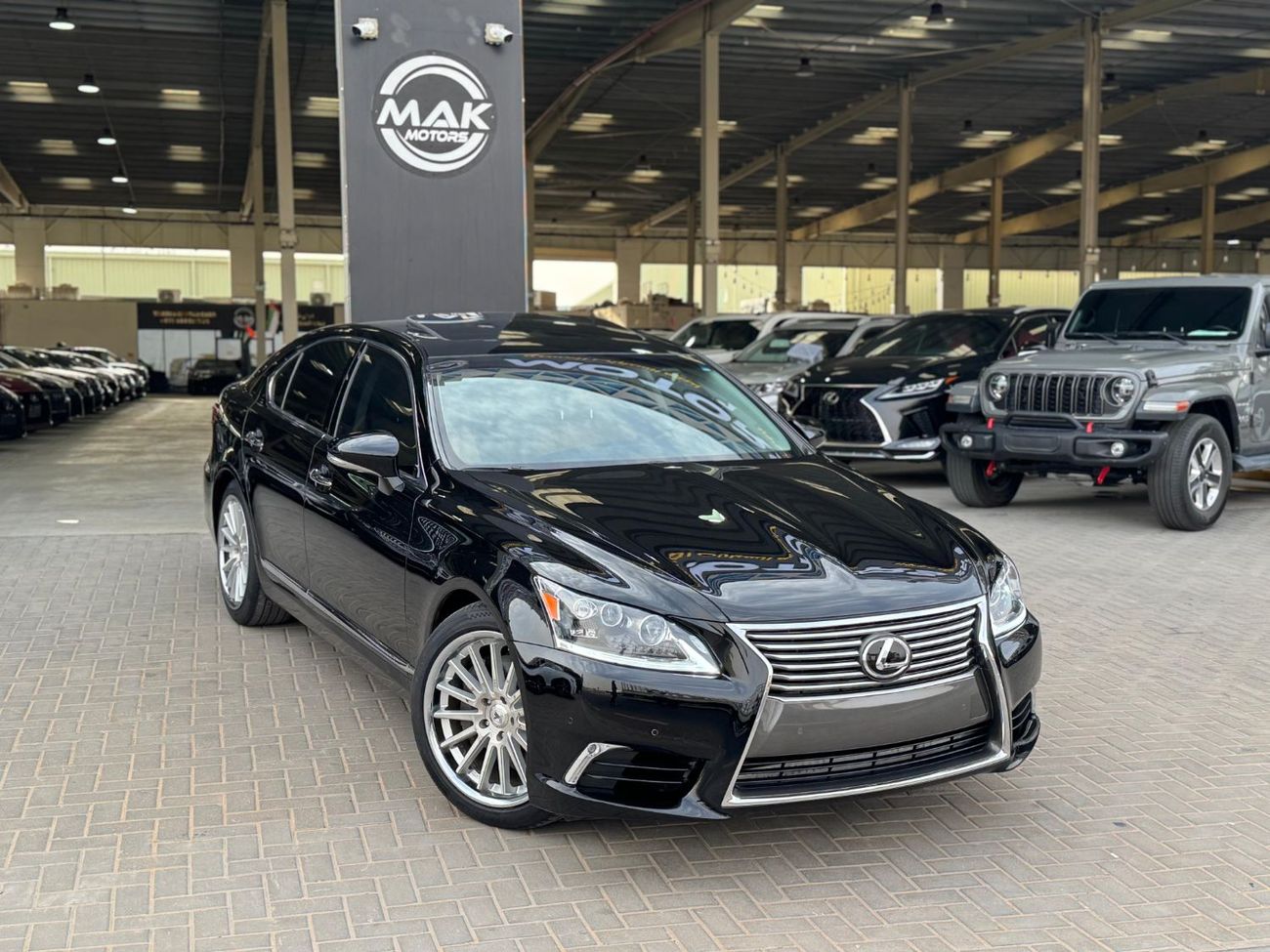 Lexus LS460 V8 4.6L / TRIPLE XENON LIGHTS / COOLING AND HEATING SEATS / SOFT CLOSE DOORS / IN PERFECT CONDITION