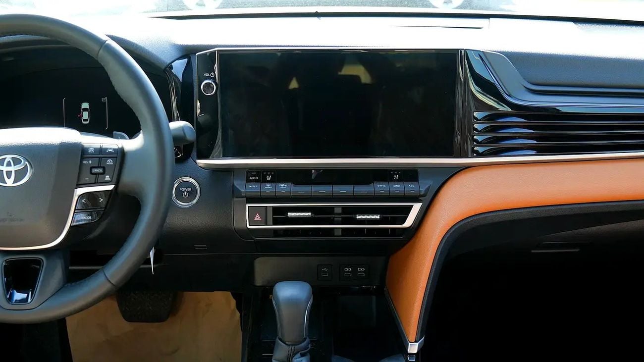 Toyota Camry LUMIERE HEV Lumiere HYBRID GCC Spec