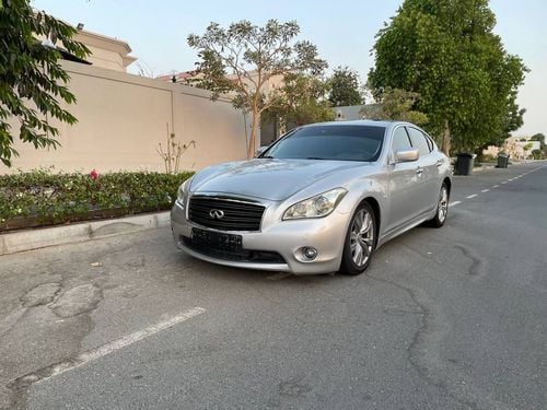 إنفينيتي Q70 Luxury 3.7L