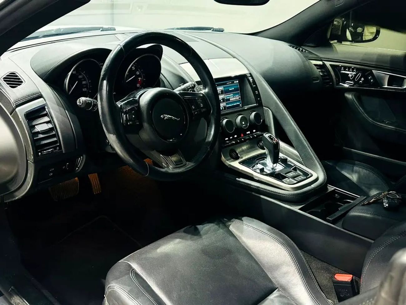 Jaguar F Type FTYPE V6 SUPERCHARGED GCC SPECS FULL SERVICE HISTORY FULL ORIGINAL PAINT