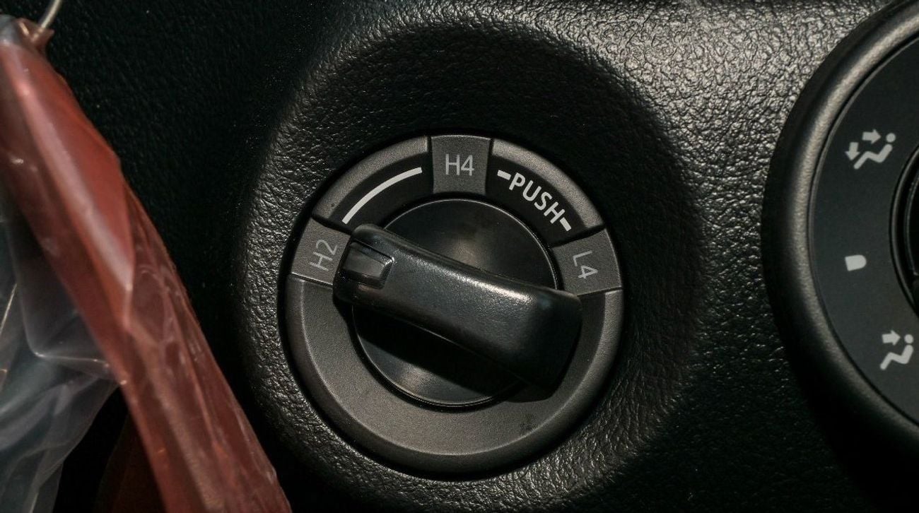 تويوتا هيلوكس ECTJRY003 - 2025 Toyota Hilux Single Cab DLX - 2.4L Diesel Manual 4wd - White with Red Interior