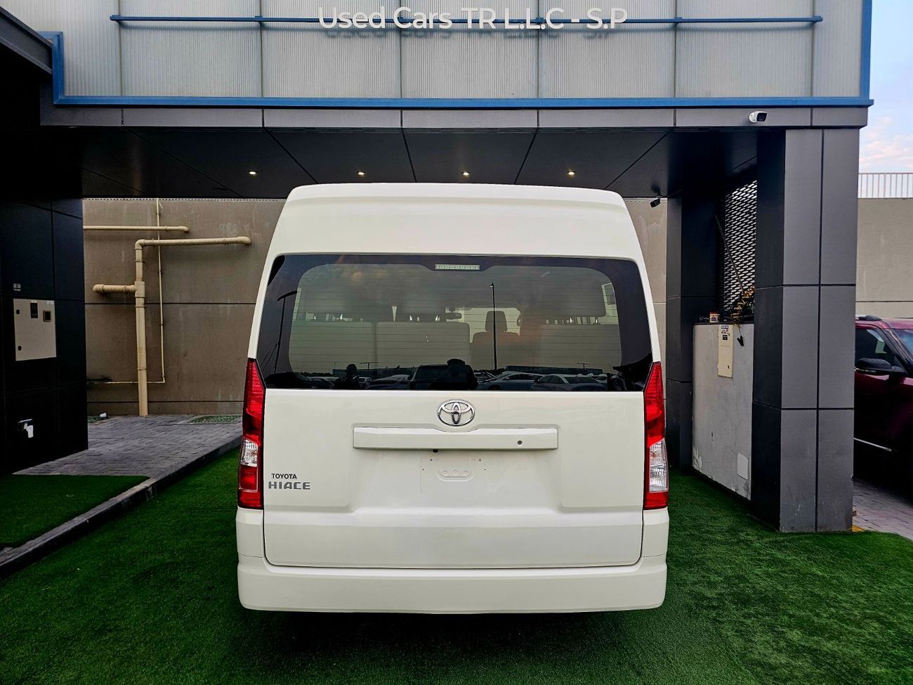 Toyota Hiace GL PASSENGER/ PATROL MANUAL/ 3.5 V6/ LOW MILEAGE