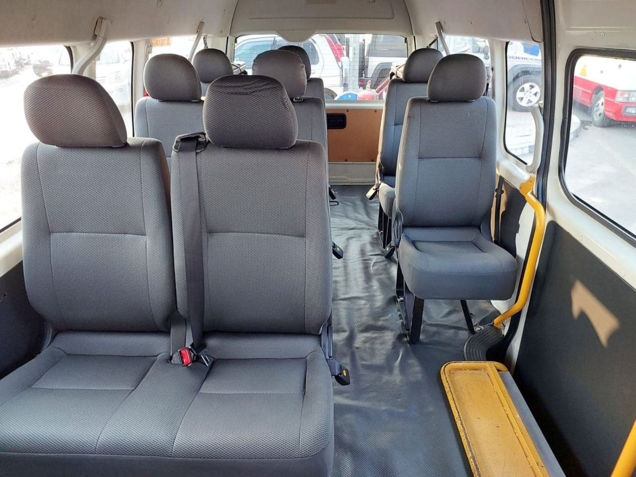 Toyota Hiace TOYOTA HIACE COMMUTER VAN RHD 2018 MODEL 3.0 L DIESEL AUTOMATIC(PM35933)