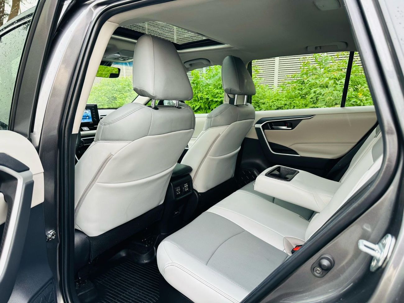 Toyota RAV4 XLE 2.5L Full option