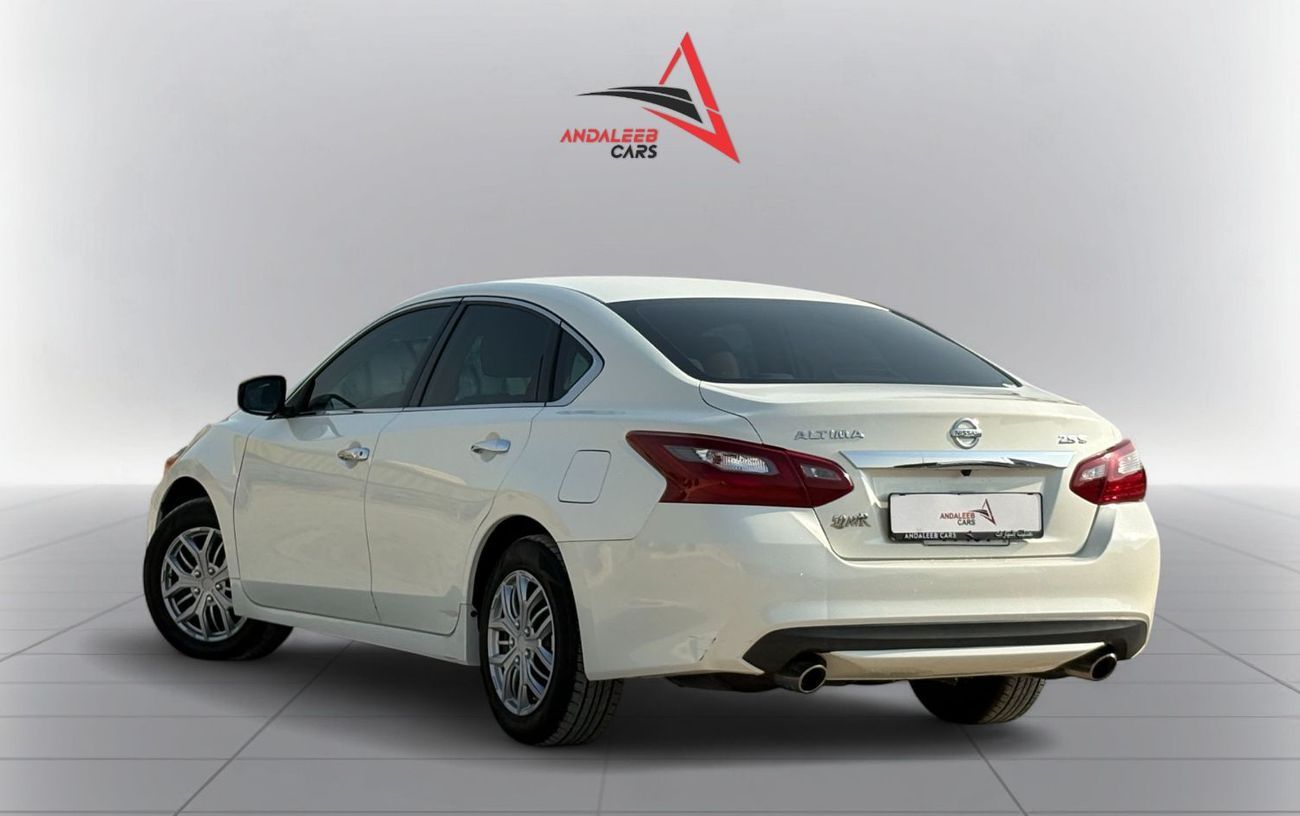 نيسان ألتيما S 2.5L I4 A/T | 2018 | GCC SPECS | WHITE EXTERIOR | AED 480 per month