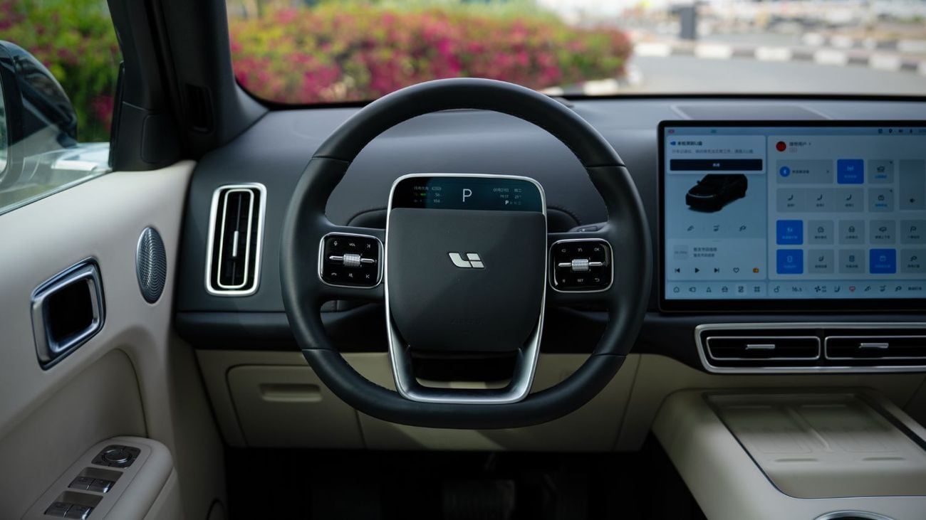 Li Auto L7 Ultra 1.5L - Black Inside Black & White | Export Only