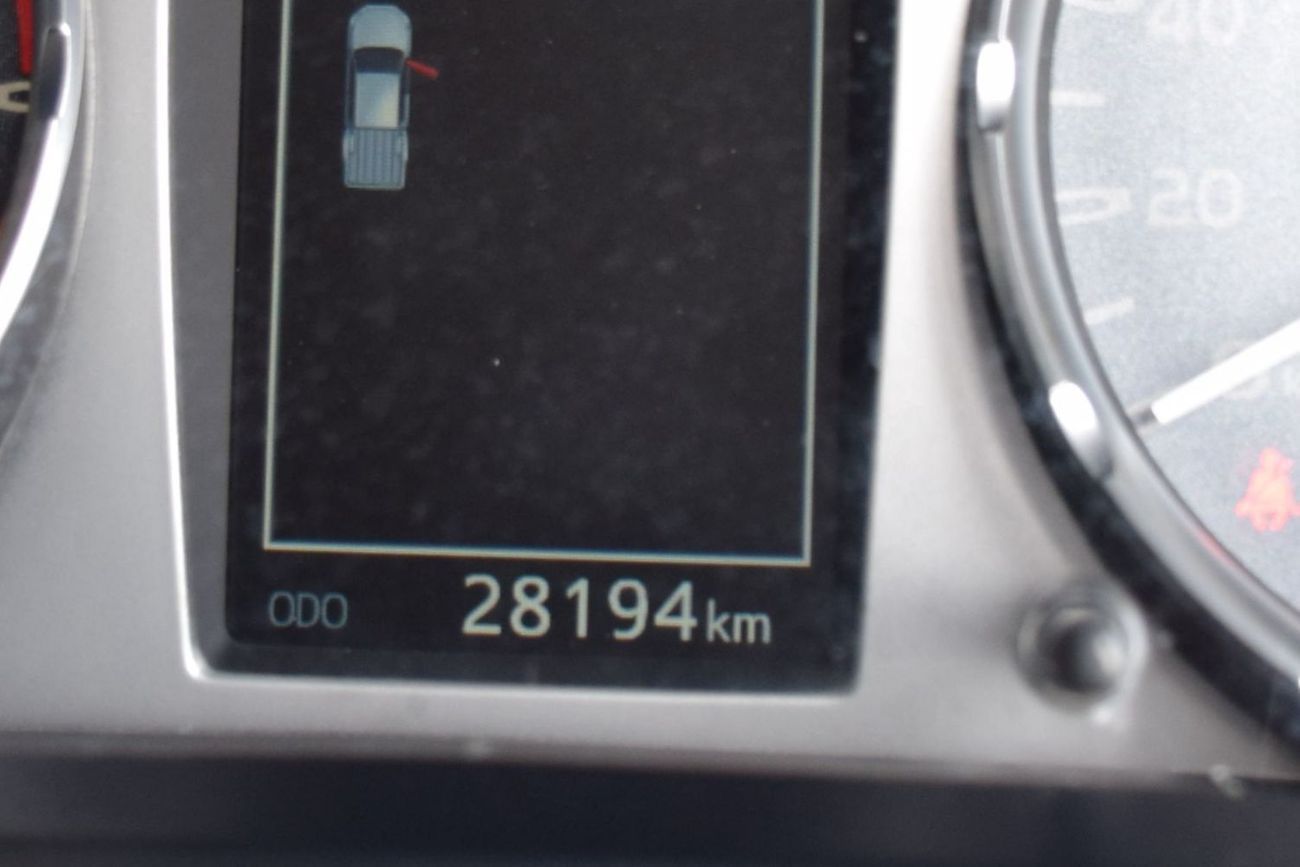 Toyota Hilux 4X4 (2.8L) DIESEL RIGHT HAND