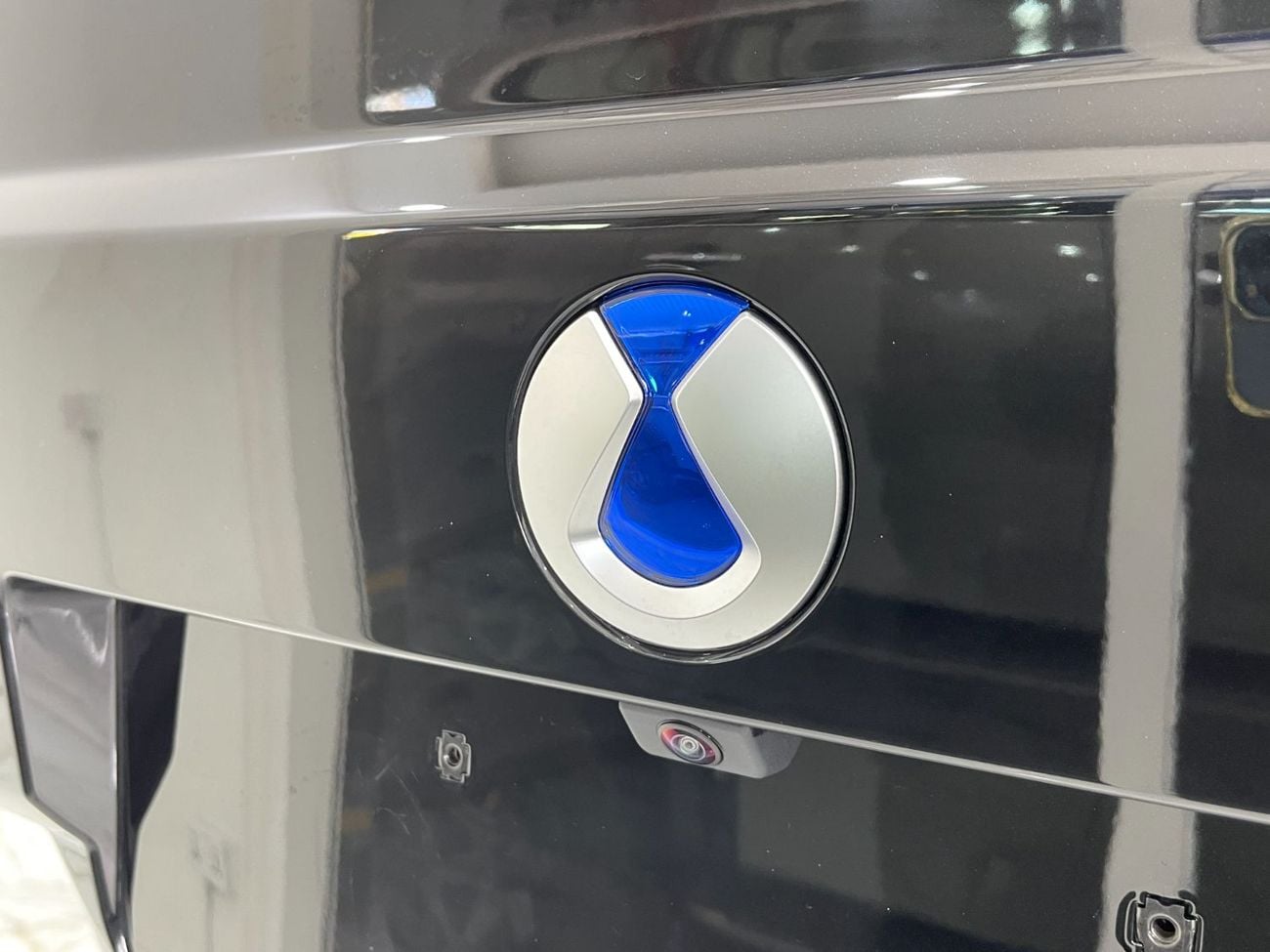 Denza B8 FLAGSHIP PHEV .SUV/CROSSOVER-Four Wheel Drive 7 Seats al- futtaim ▾
