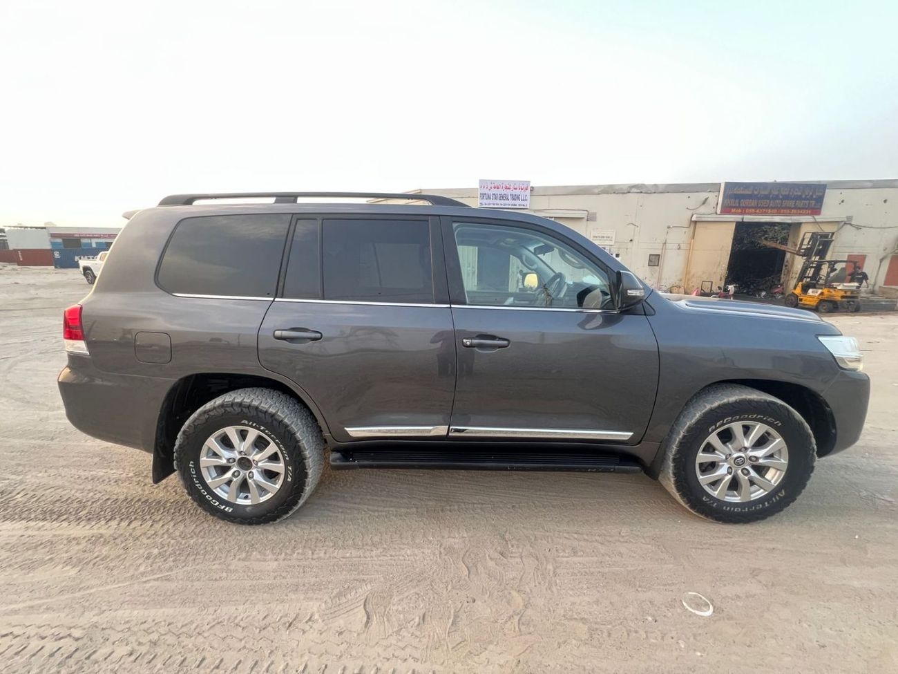 Toyota Land Cruiser DIESEL 4.5 LITER GREY COLOR RIGHT HAND DRIVE 2018 MODEL ONLY FOR EXPORT
