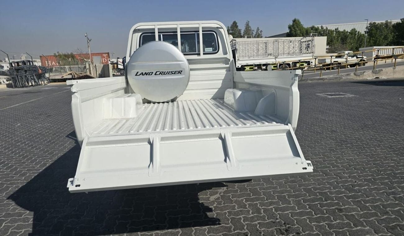 Toyota Land Cruiser Pick Up TOYOTA LAND CRUISER 79 SINGLE CABIN PICKUP MID OPTION 2025 MODEL