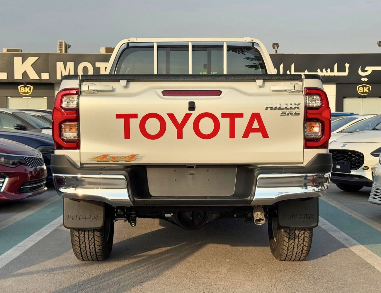 Toyota Hilux SR5 / 2.7L V4 / M/T /  DVD + CAM / 4X4 / WOOD TRIM / FULL OPTION (CODE # 69026)