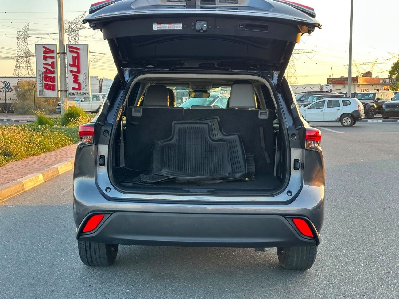 Toyota Highlander 2023 TOYOTA HIGHLANDER XLE FULL OPTIONS IMPORTED FROM USA