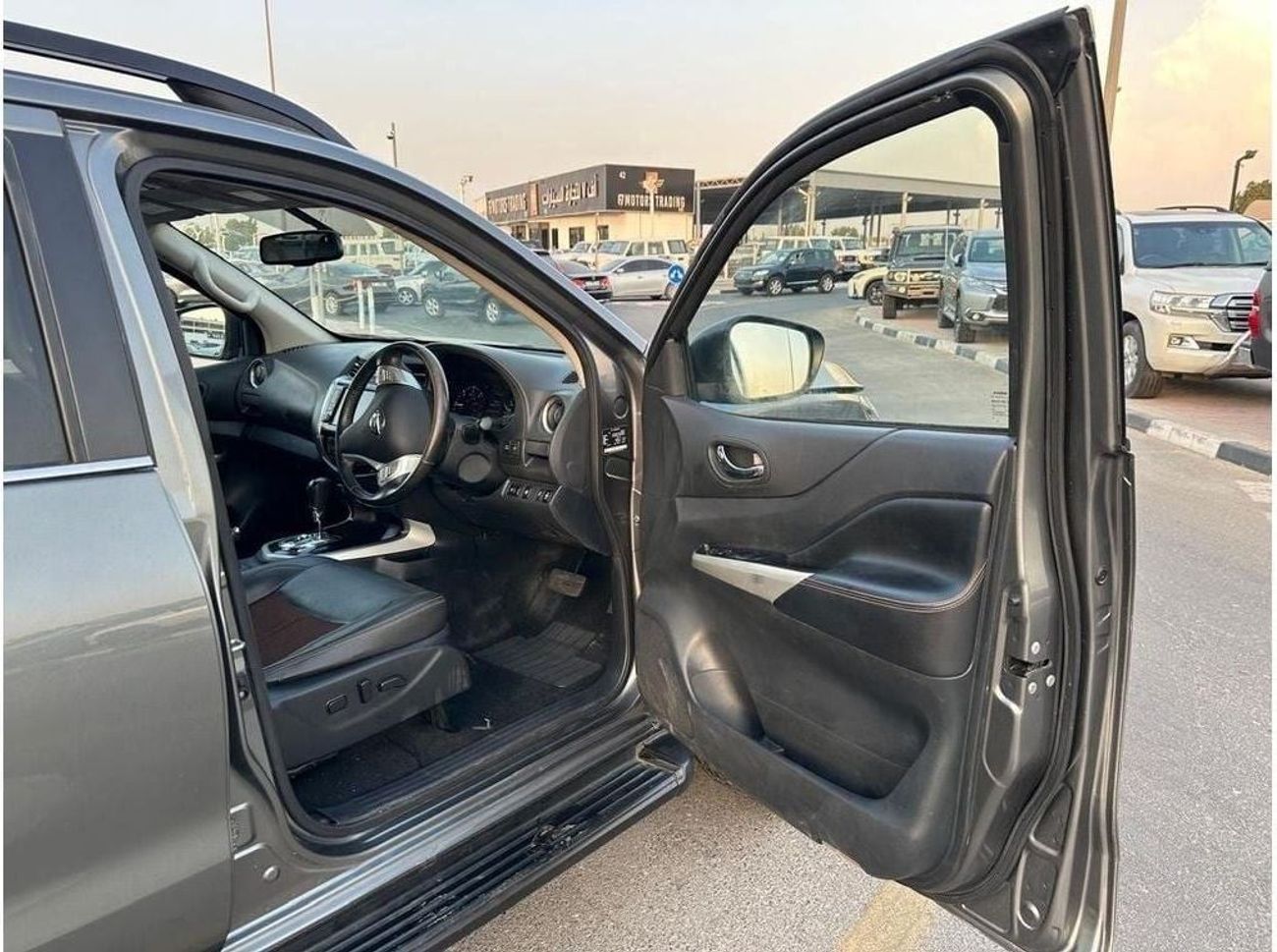 نيسان نافارا DIESEL 2.3 LITER ,RIGHT HAND DRIVE ,2019 MODEL ,ONLY FOR EXPORT