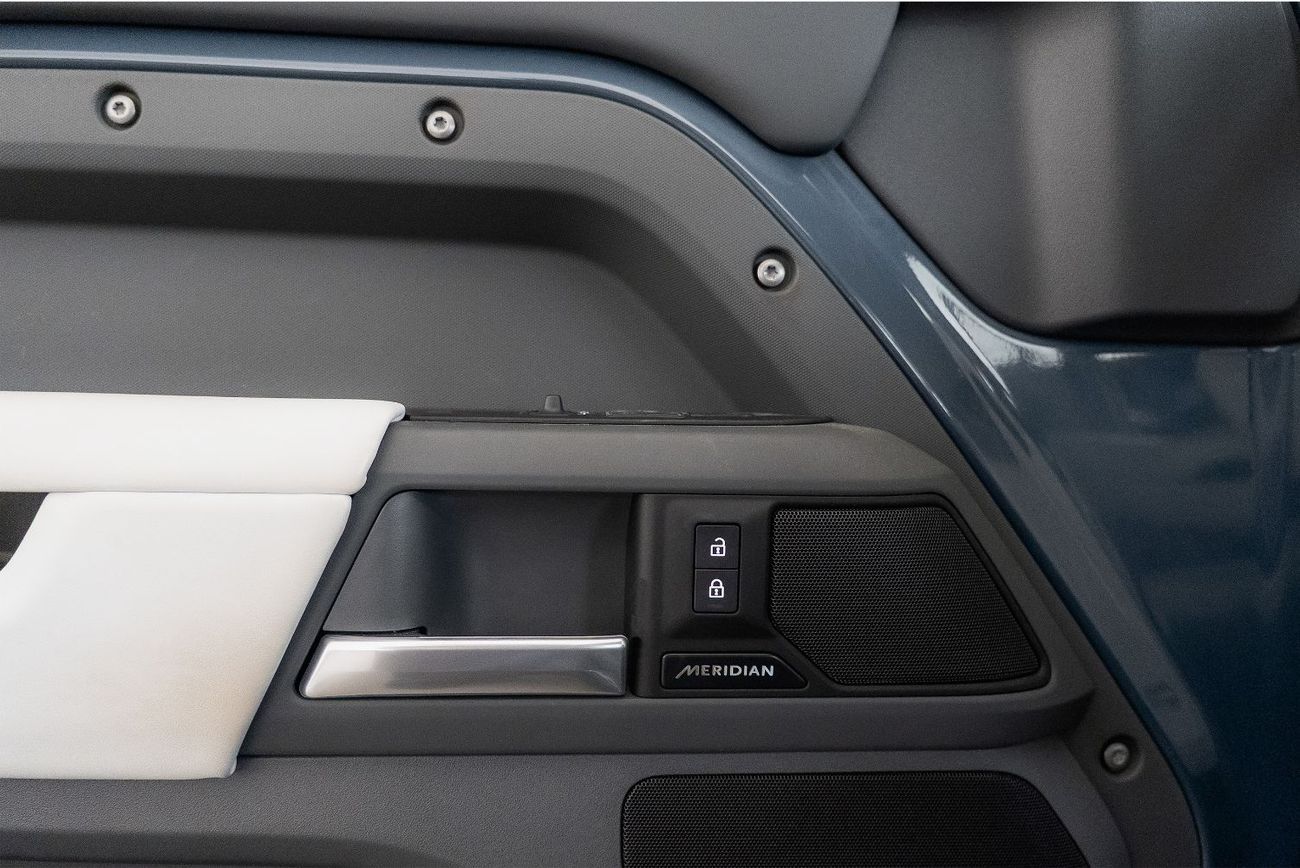 Land Rover Defender P400 110 X-Dynamic HSE 3.0L (5 Seater)