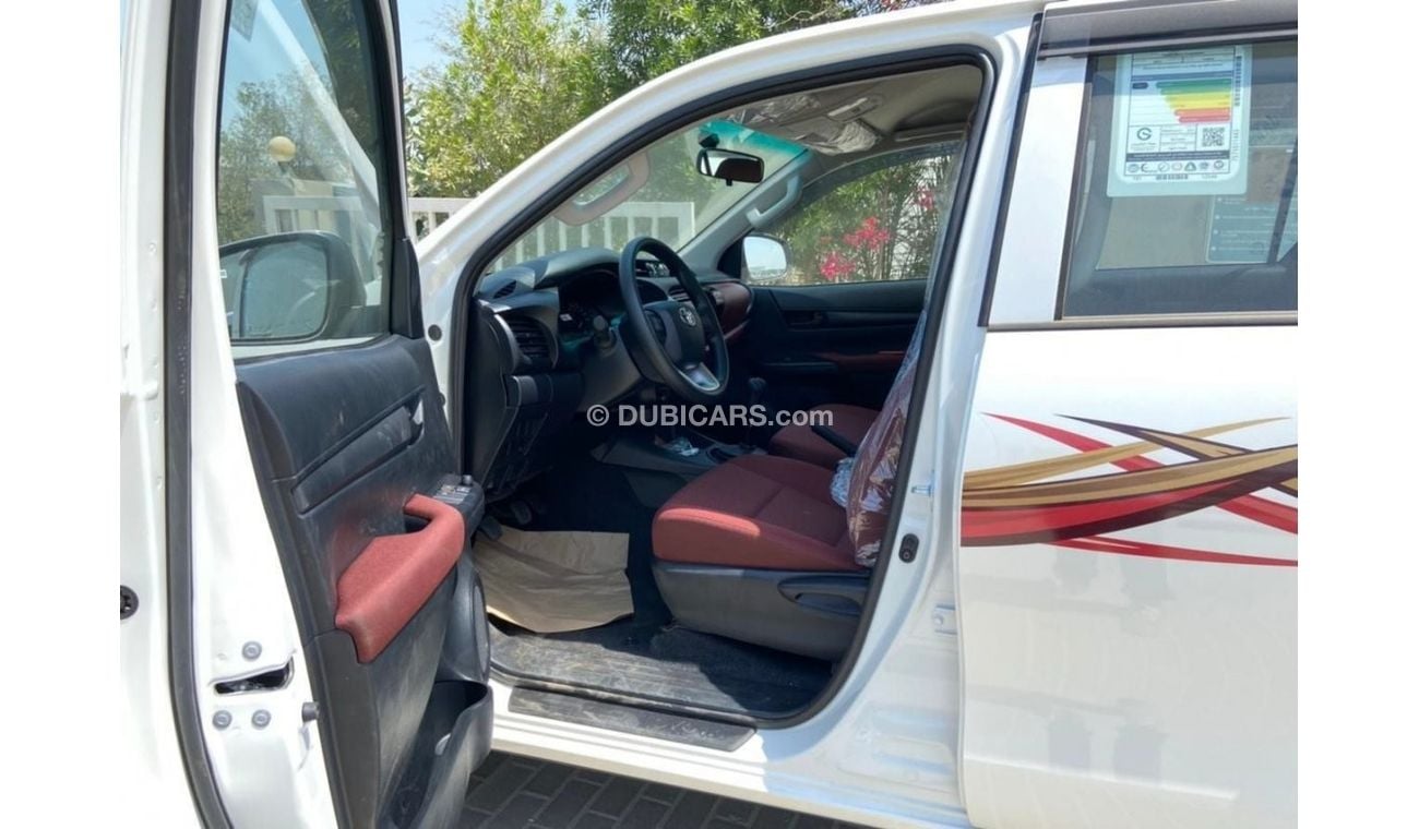 تويوتا هيلوكس DC DIESEL 2.4L 4x4 6MT Plast Bump, AC, 6STR, AIR COMP, 2SPK, 2ABG, AVAILABLE IN COLORS