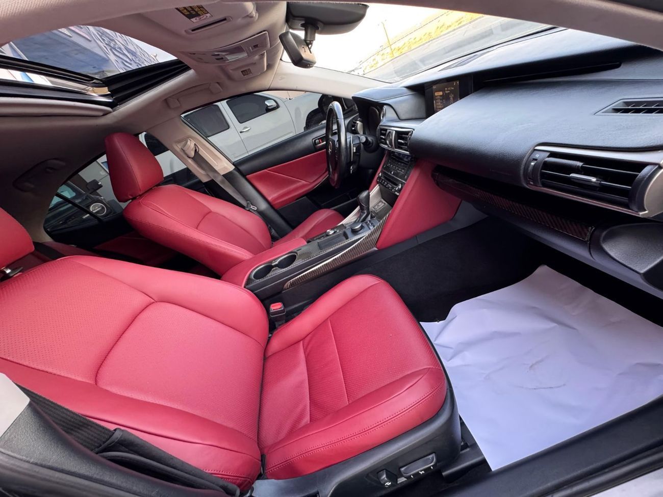 لكزس IS 350 محرك V6 سعة 3.5 لتر / طقم F-SPORT / استهلاك منخفض للموارد / رادار / قراءة المسار / مقاعد تبريد وتدفئ