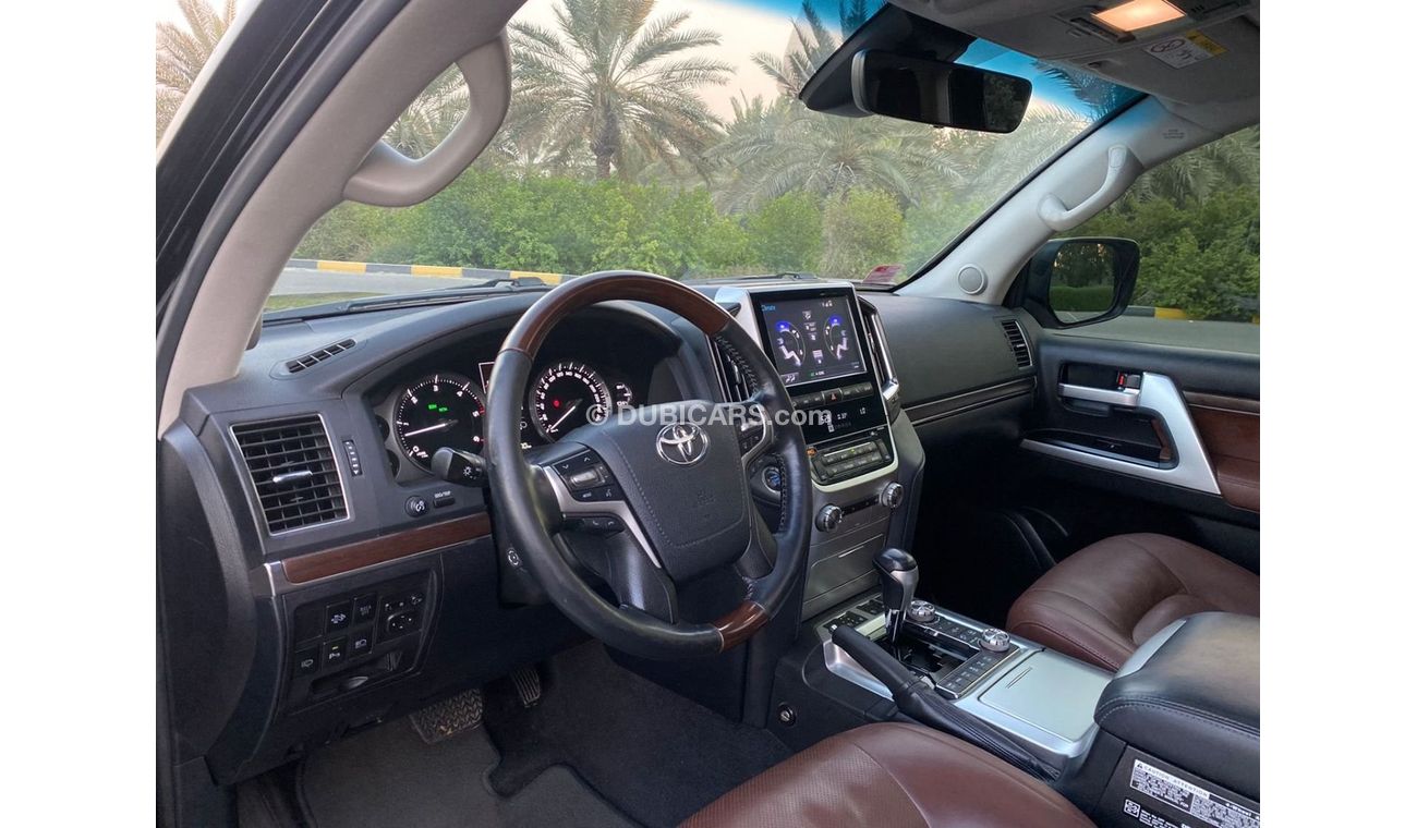Toyota Land Cruiser Toyota Land Cruiser VXR 2016 V8 5.6L Diesel Orginall Paint - Perfect condition - Full Options