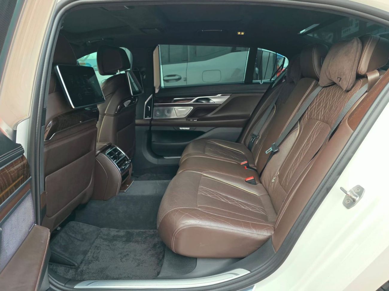 BMW 750i XDrive Luxury Original paint 2016 GCC