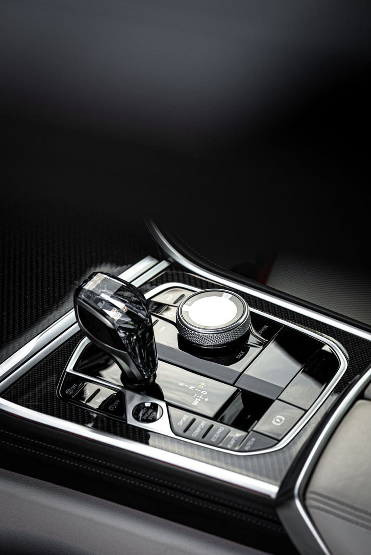 بي أم دبليو 840i GCC UNDER WARRANTY AGMC 2027