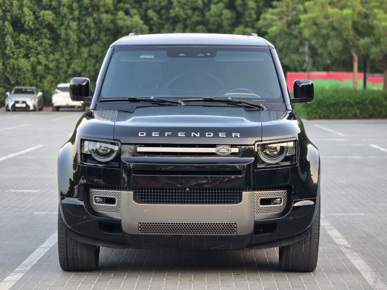 Land Rover Defender 110 X-DYNAMIC HSE P400 Defender 110 X-Dynamic HSE 2025 | GCC Specs | Brand New | Perfect condition | Under warranty 2 years