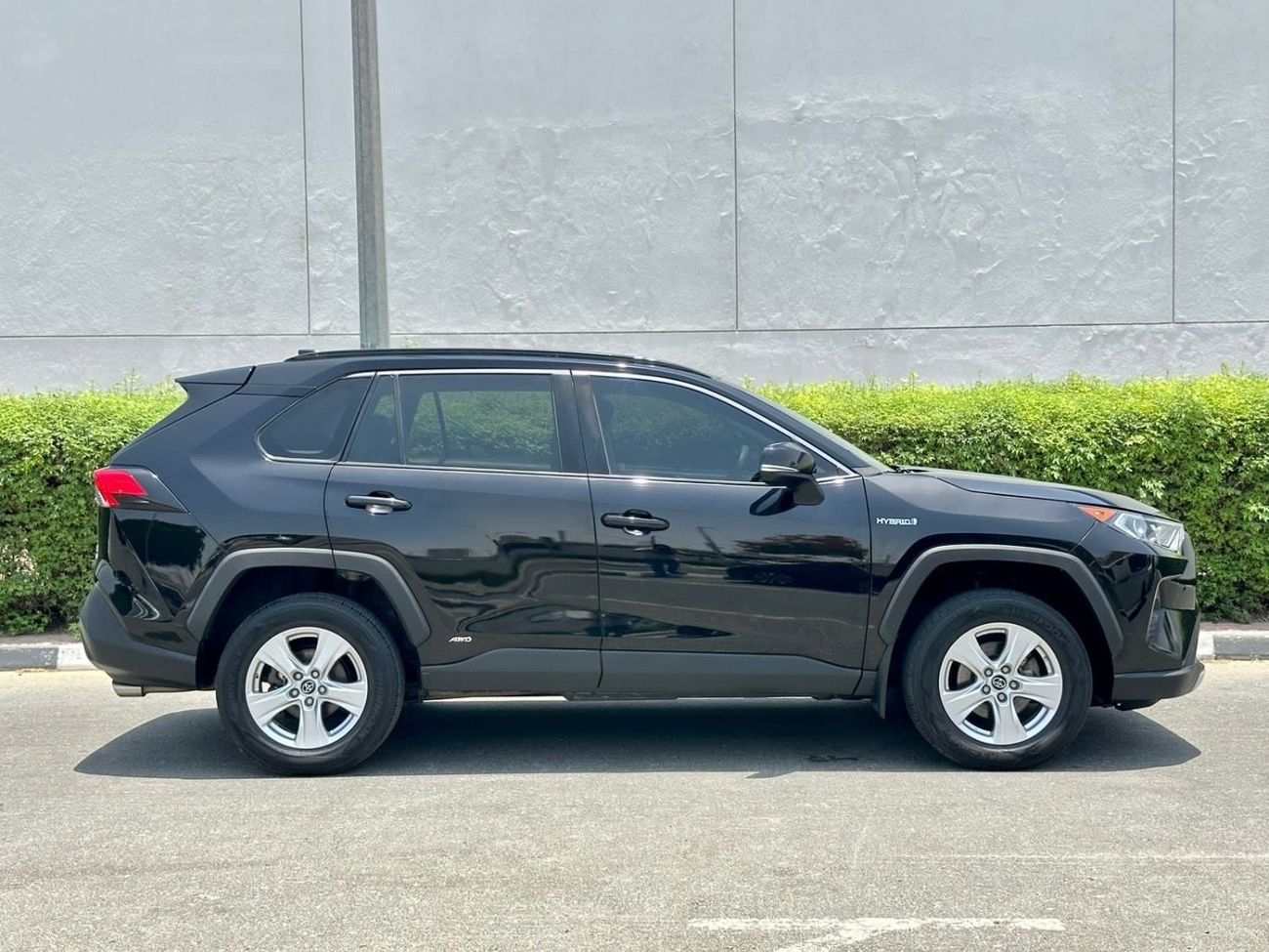 Toyota RAV4 2019 Toyota RAV4 XLE hybrid