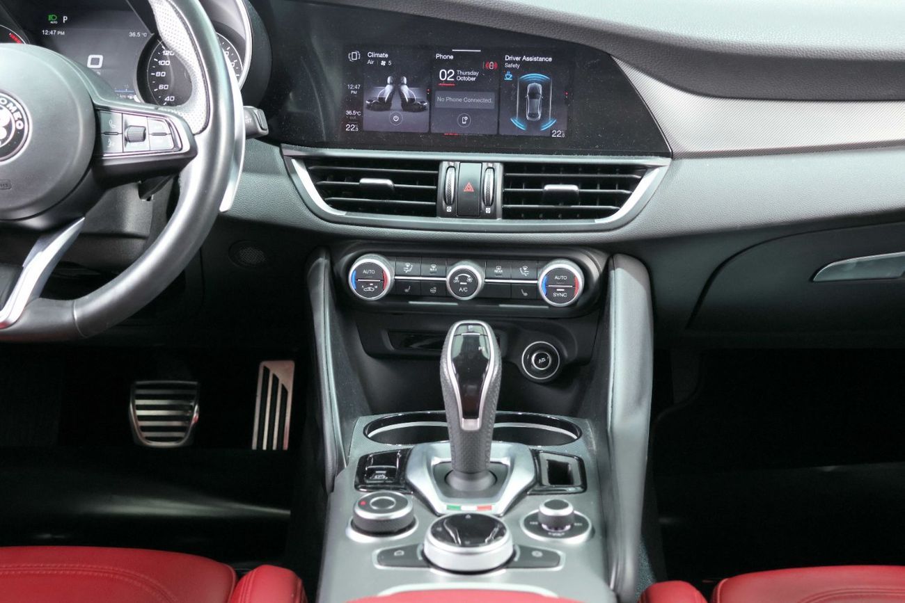 Alfa Romeo Giulia Q2 Veloce-GCC-Gargash Warranty and Service Package-Sports Seats