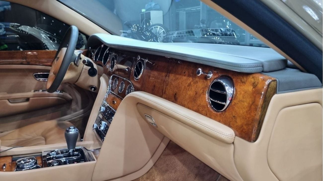 Bentley Mulsanne BENTLEY MULSANNE V8 6.8L 2011 IN BEAUTIFUL CONDITION FOR 200K AED