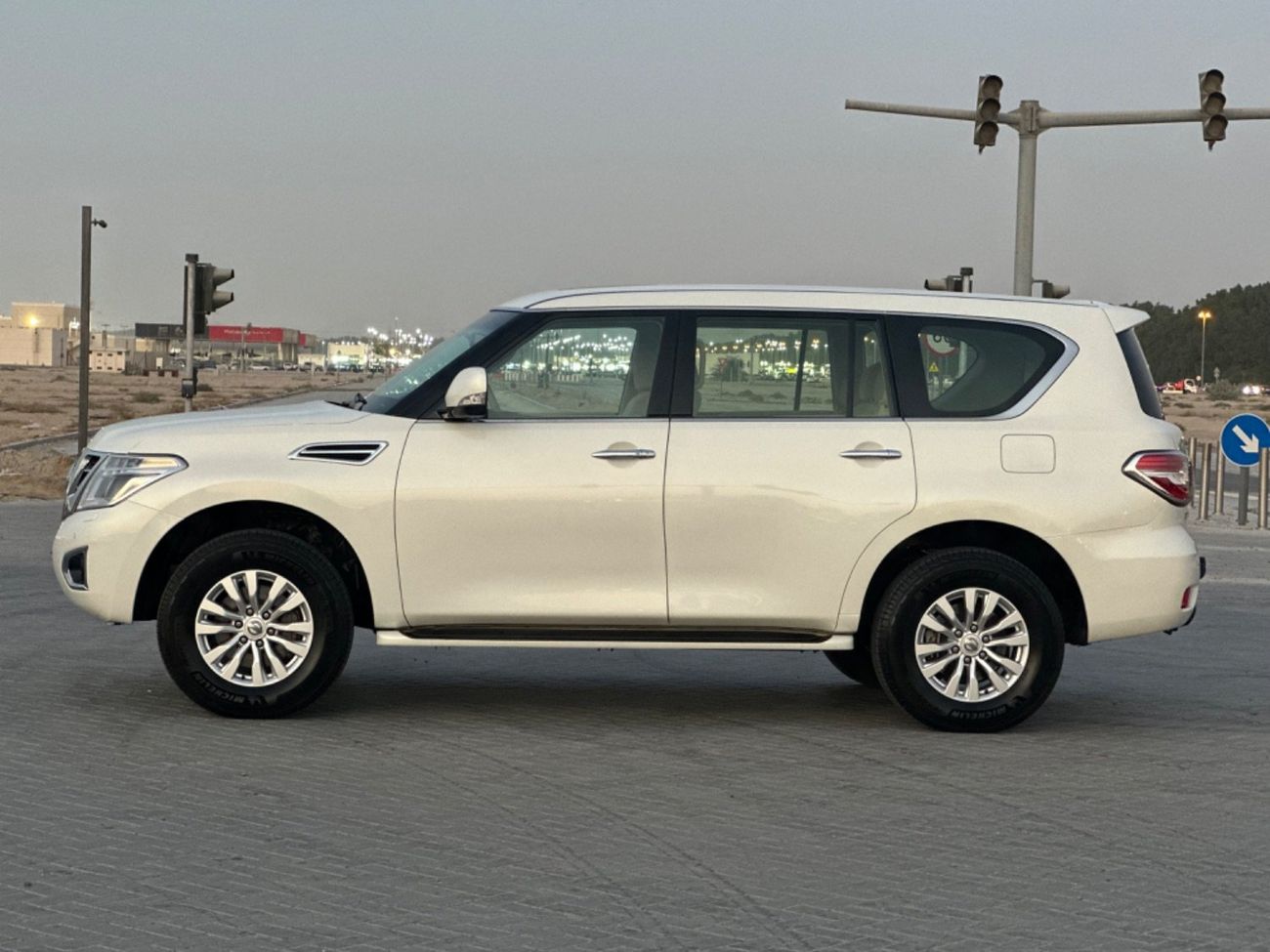 Nissan Patrol SE 4.0L MODEL 2017 GCC CAR PERFECT CONDITION INSIDE AND OUTSIDE FULL OPTION