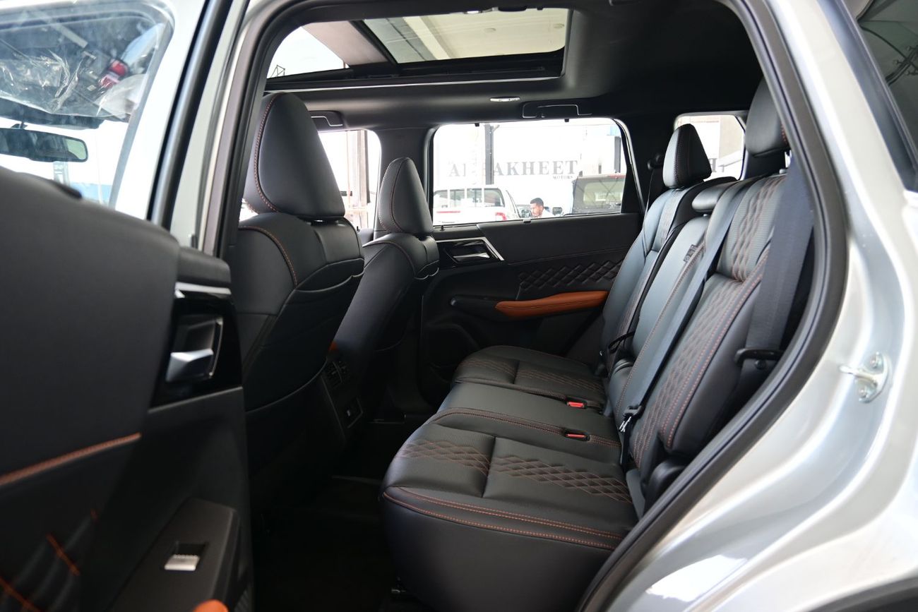 ميتسوبيشي آوتلاندر Mitsubishi Outlander P-Line 2.5L Petrol 4WD, Model 2025, Color Silver