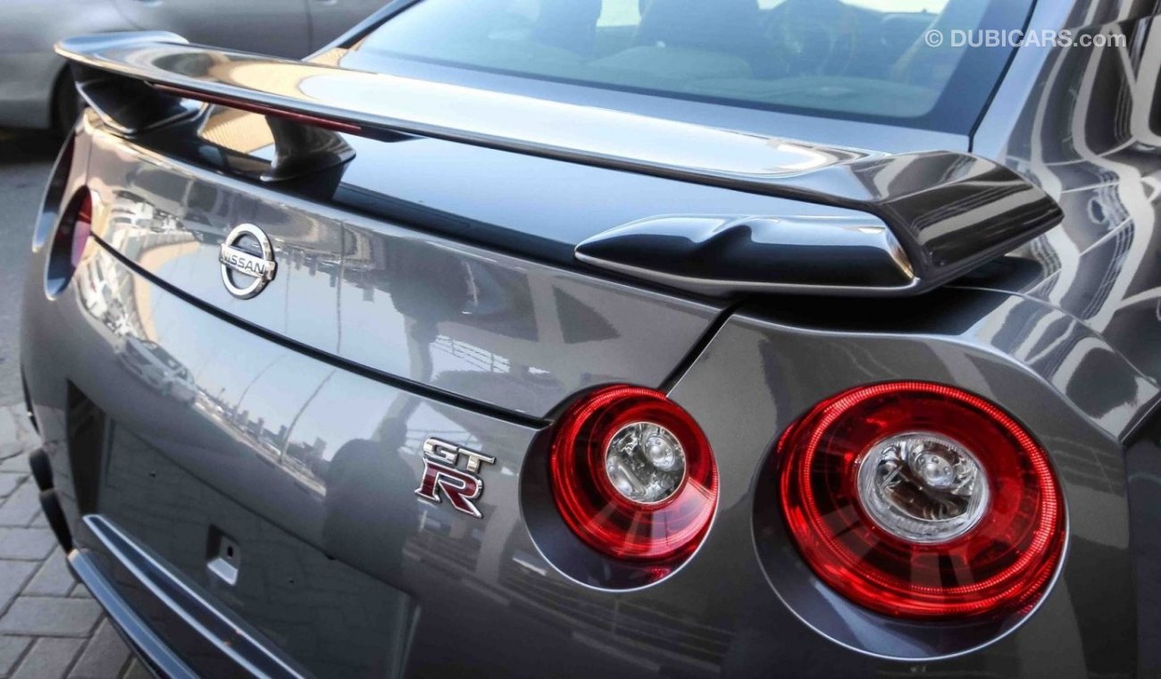 Nissan GT-R