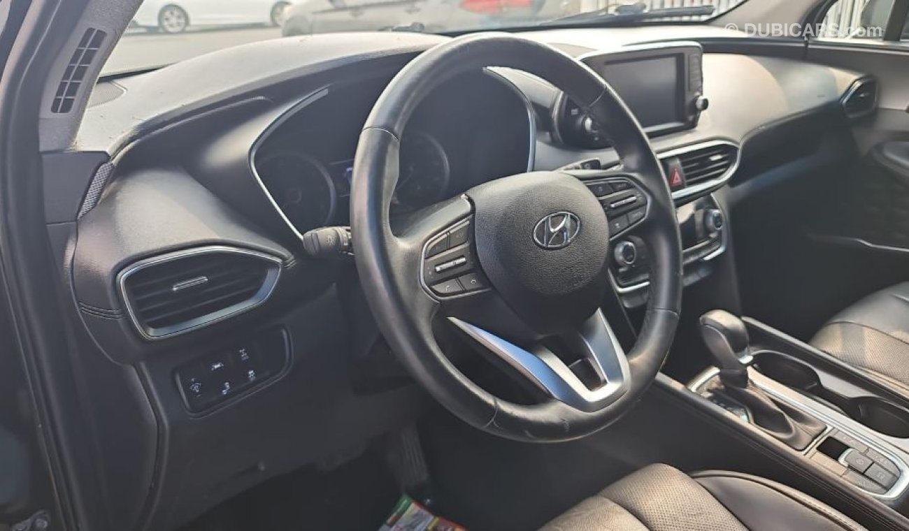 Hyundai Santa Fe car in good condition 2020 2.4L 4WD full configuration