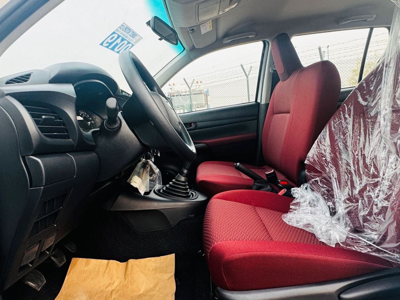 تويوتا هيلوكس 2.0 L PETROL I M/T I DCABIN  4X2  I  PETROL