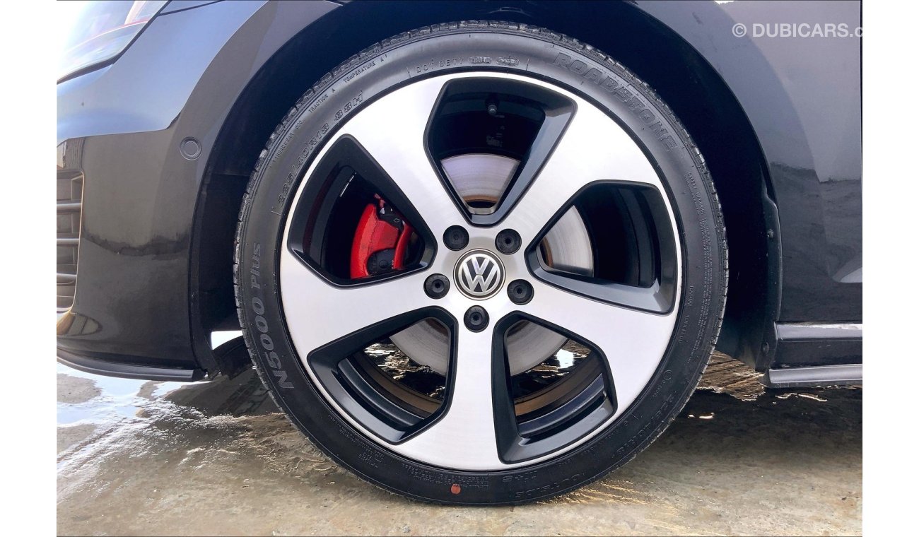 فولكس واجن جولف GTI