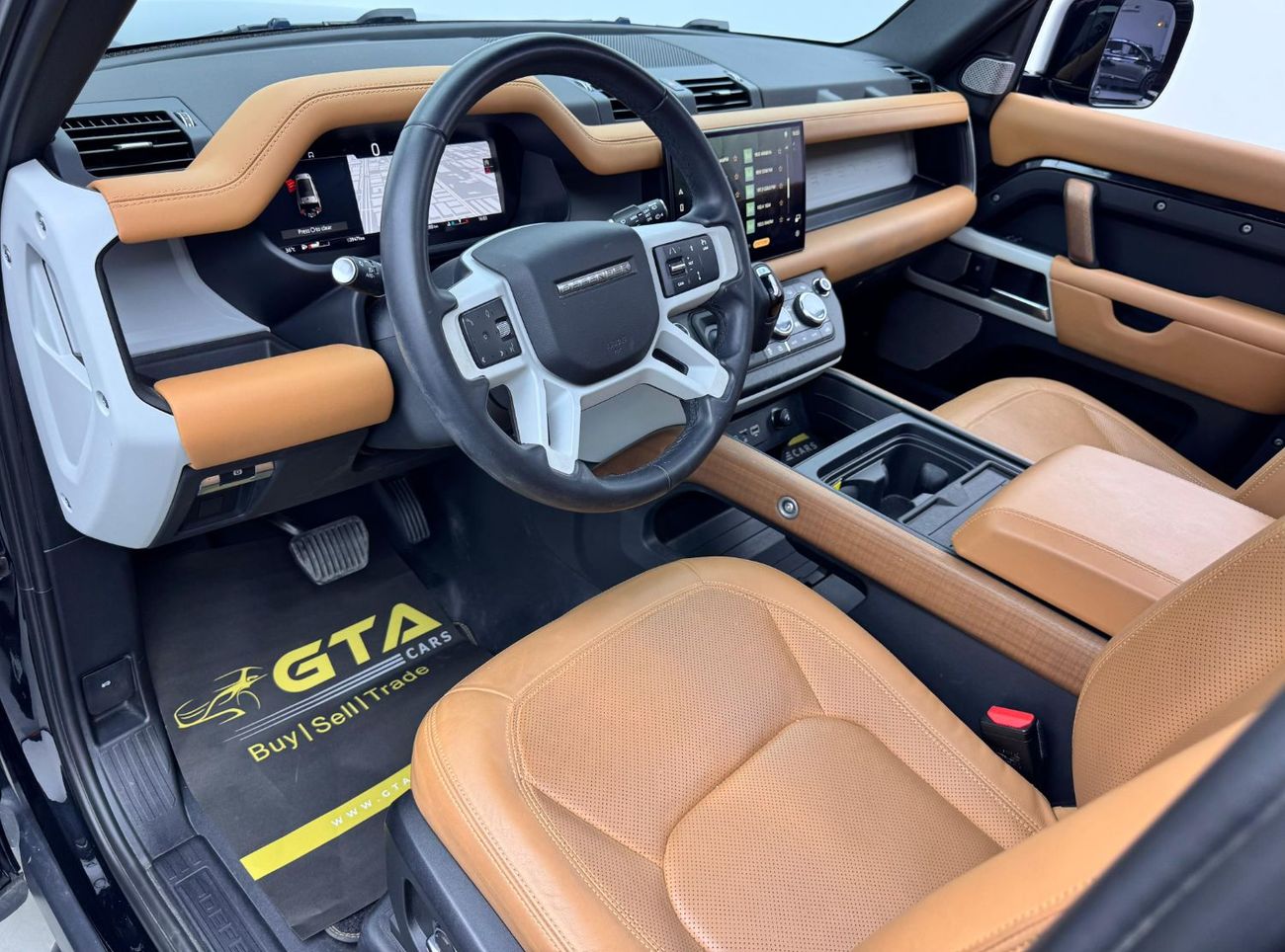 Land Rover Defender 2023 Land Rover Defender 130 P400 HSE, 2028 Land Rover Warranty and Service Contract,  GCC