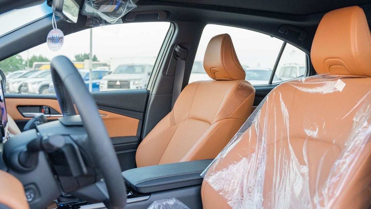 تويوتا كامري 2026 Toyota Camry Lumiere 2.5L AT Hybrid (Black-Tan)